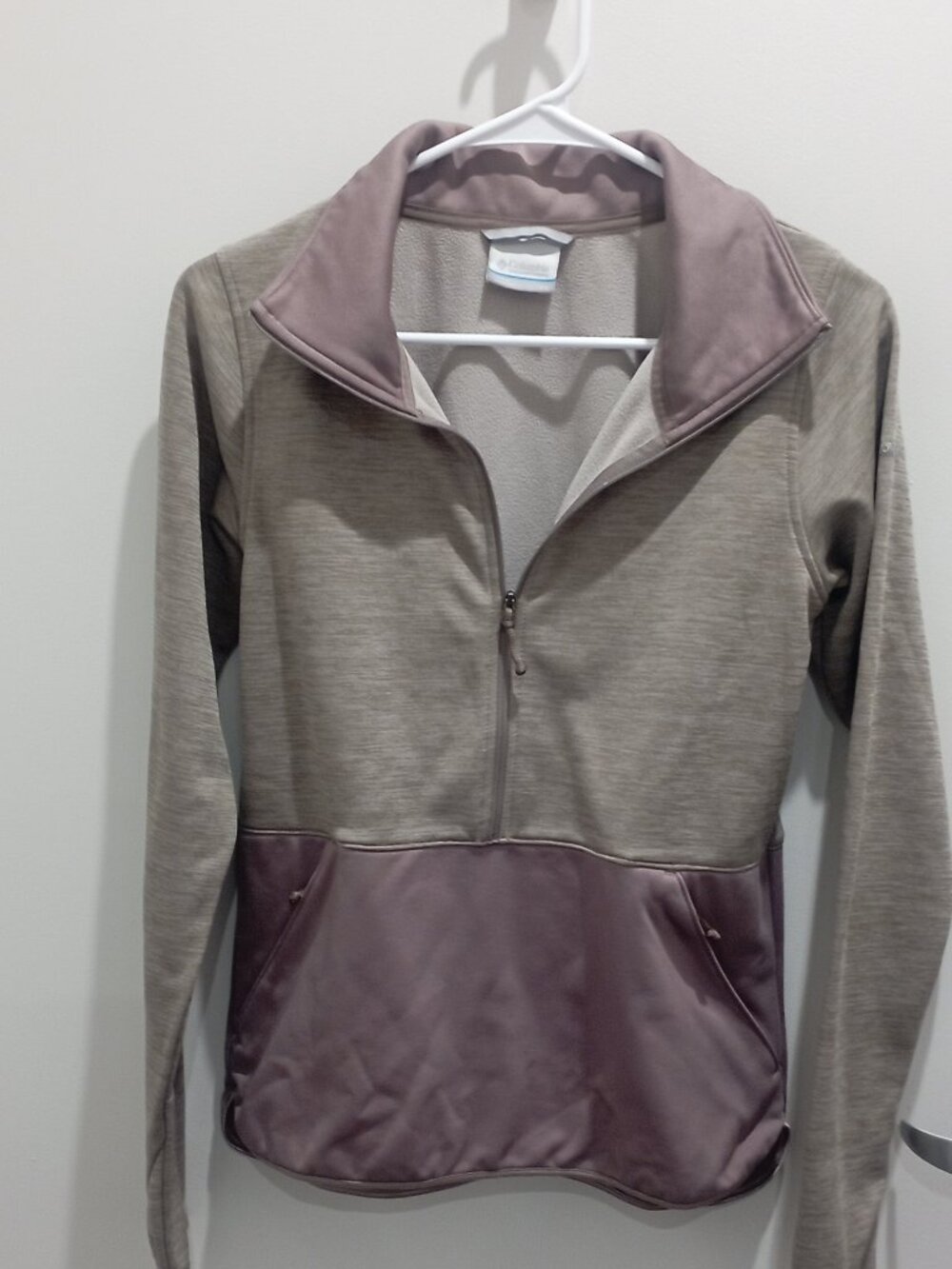 Zip up lightweight sport jacket for women